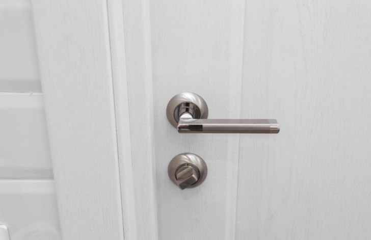 Upgrade Pintu Lama Jadi Lebih Modern Tanpa Ganti Daun Pintu