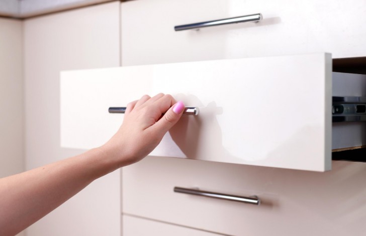DIY Laci Estetik: Ganti Tarikan Lama dengan Drawer Pull Vintage