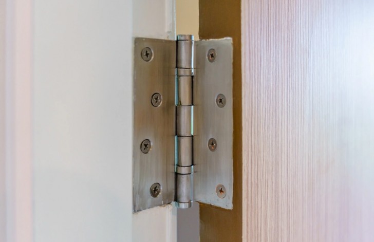 Pintu Sering Turun dan Sulit Ditutup? Bisa Jadi Engselnya Tidak Siap Menahan Beban