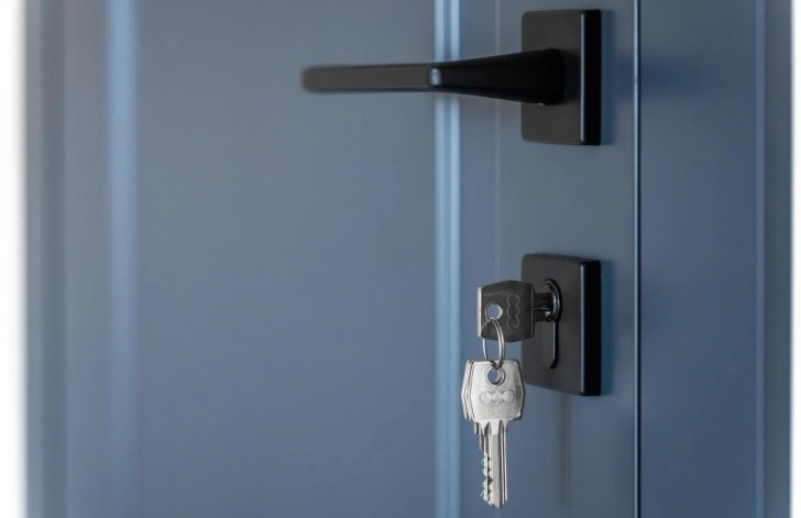 Handle Pintu Terasa Ringan dan Kurang Kokoh di Pintu Aluminium? Masalahnya Sering Ada di Jenis Handle