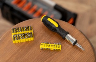 Obeng sebagai Alat Kontrol Kekuatan Sambungan pada Perabot dan Aksesori Rumah