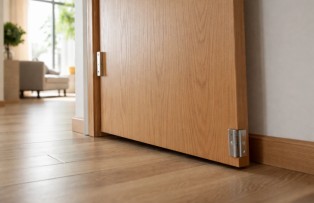 Kenapa Pintu Tetap Turun Meski Sudah Ganti Engsel Stainless Steel? Ini Penyebab yang Sering Terlewat