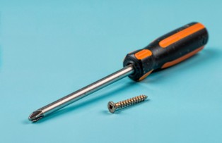 Cara Mengurangi Sekrup Slek dalam Pekerjaan Harian dengan Obeng Bolak-Balik