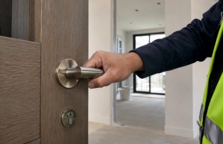 Kenapa Handle dan Kunci Pintu Sering Bermasalah Setelah Serah Terima Rumah? Ini Penyebab yang Sering Terlewat