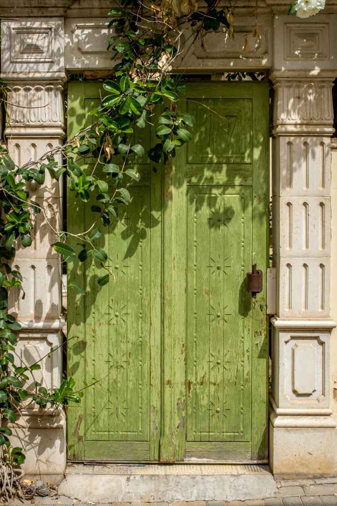 Pintu berwarna hijau